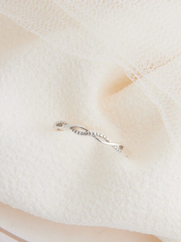 Anillo Hilda